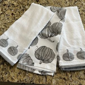 Set of 3 fall gray and white pumpkin hand towels new without tags